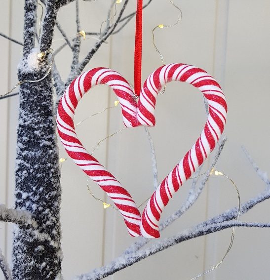 gisela-graham-red-white-candy-cane-heart-scandi-christmas-ornament How to play the Christmas candy cane game