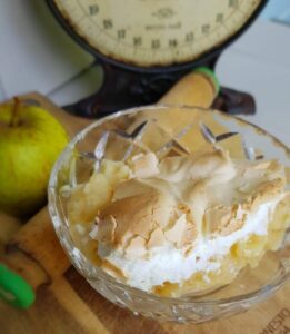 apple-meringue-recipe-261x300 Granny's apple meringue pudding