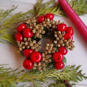 Wreaths, garlands and candle rings