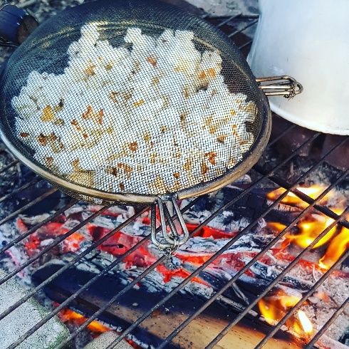 How to make a campfire popcorn popper - hyggestyle