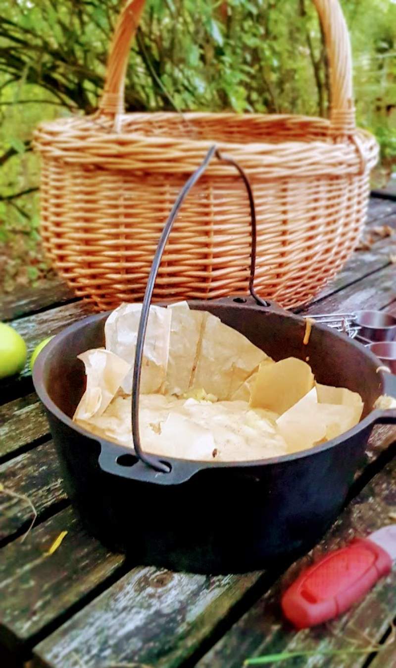 Quick campfire blackberry and apple cobbler recipe