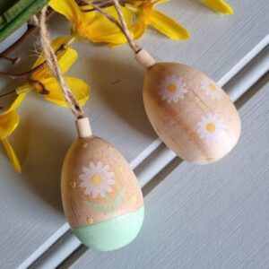 Set of 2 natural wooden green daisy hanging Easter eggs by Gisela Graham