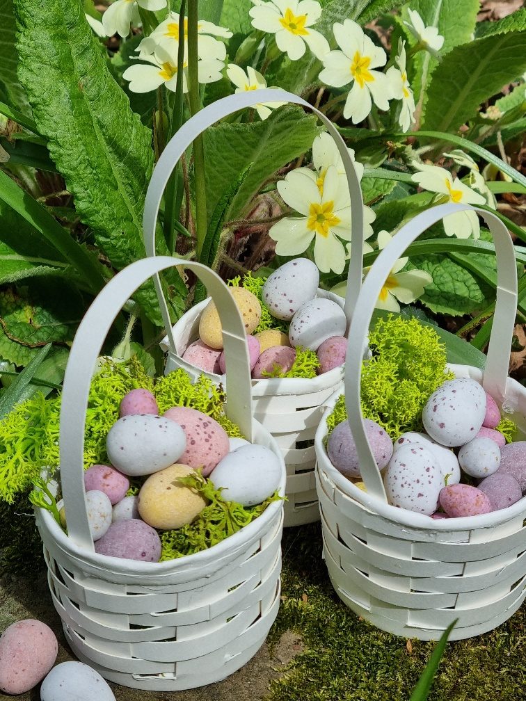 Paper-cup-Easter-egg-baskets DIY upcycled paper coffee cup woven Easter baskets