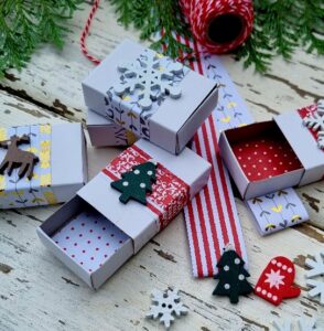 hyggestyle-alternative-christmas-matchbox-crackers-craft-kit-cover-294x300 What a wonderful week!