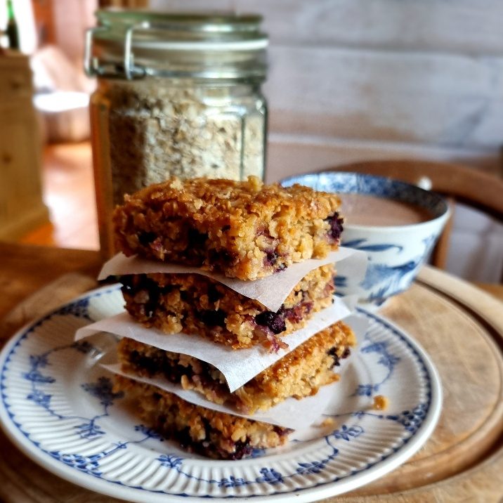 Bex’s foraged blackberry and almond flapjack recipe