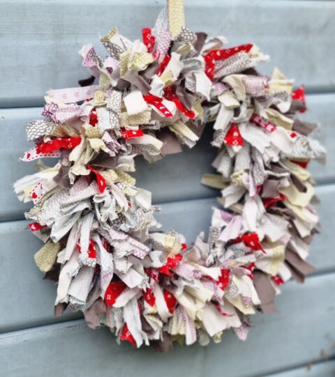 how to make your own diy rag wreath uk from a duvet cover