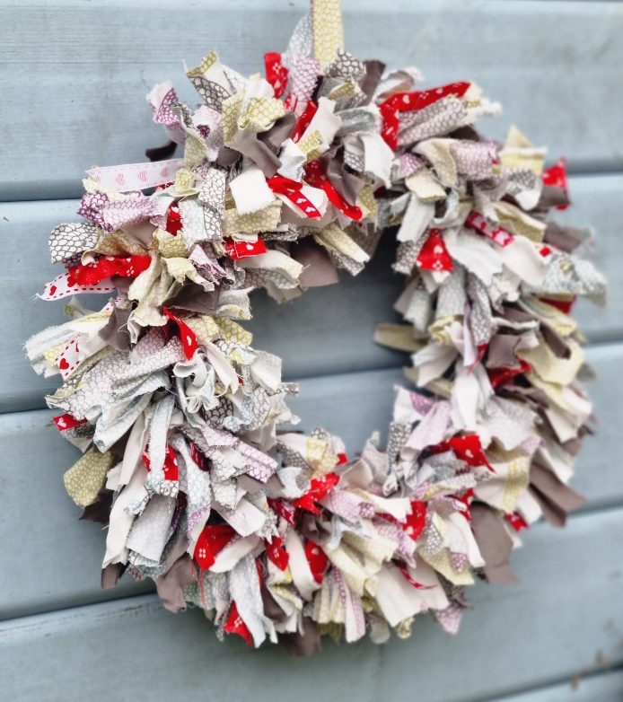 Decorate your house for Christmas using a duvet cover – episode 1!