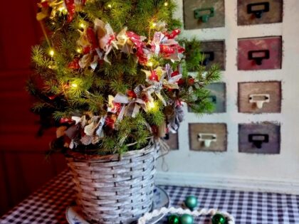 Decorate your house for Christmas using a duvet cover – episode 2! DIY upcycled fabric Christmas tinsel