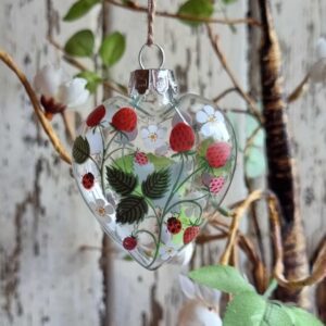 gisela-graham-strawberry-flowers-glass-easter-heart-300x300 Shop our products