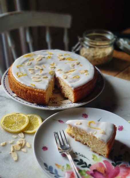 Citronmåne – Danish lemon moon marzipan cake