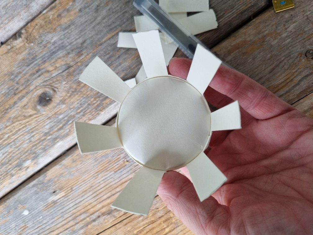 DIY upcycled paper coffee cup woven Easter baskets - hyggestyle