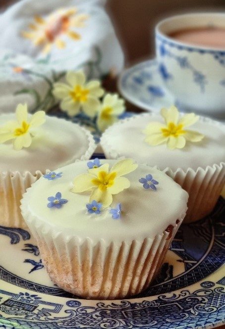 Bex’s lemon and elderflower cordial iced muffins recipe