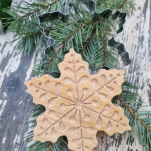 Hand-made Nordic snowflake wooden cookie stamp and biscuit cutter gift set