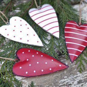 set-4-red-white-polka-dot-stripe-tin-hearts-gisela-graham-xmas-300x300 Home New