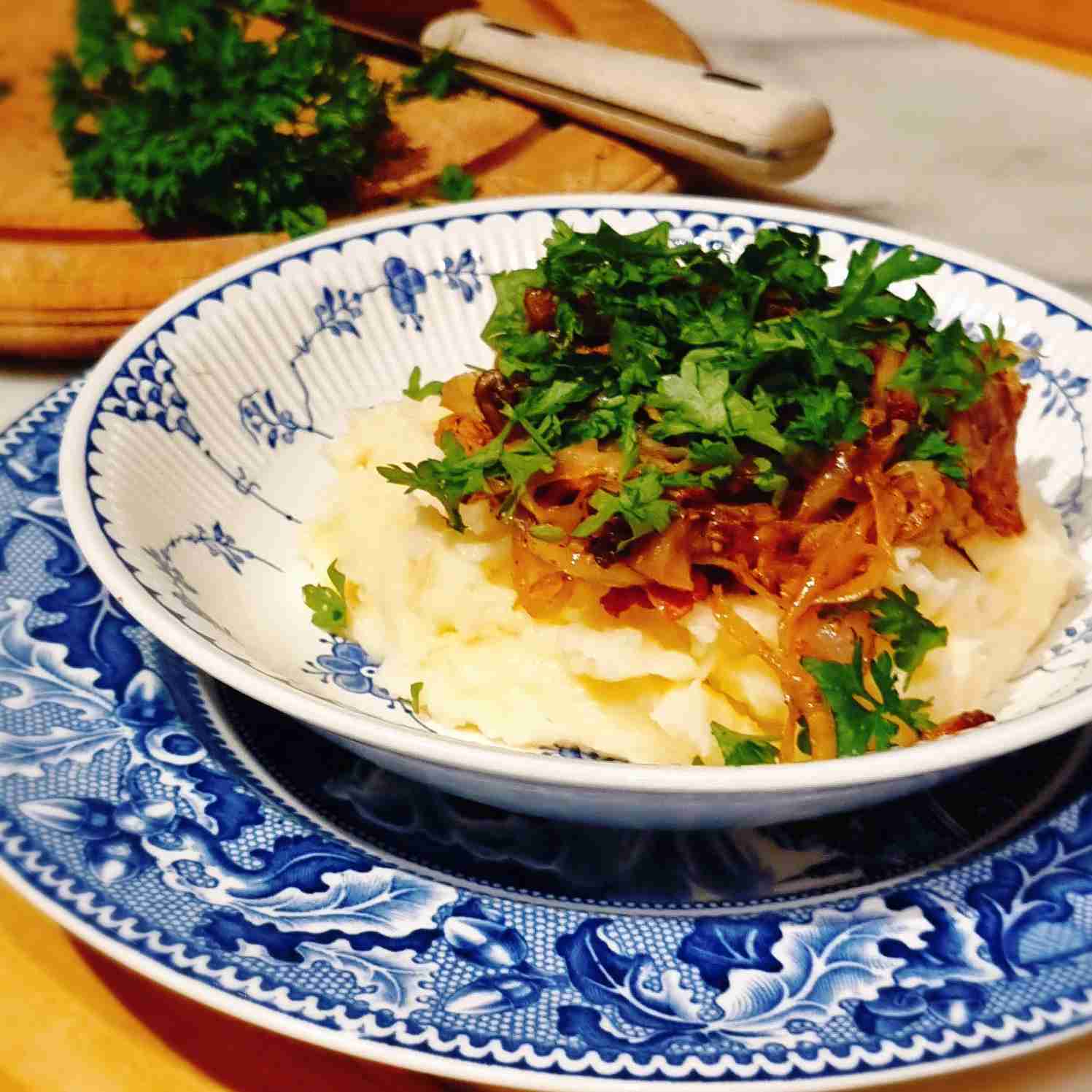 How to make brændende kærlighed – Danish mashed potato with onions and bacon recipe