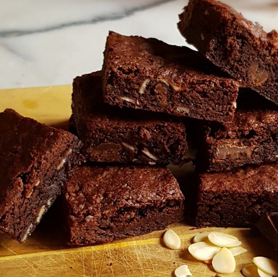 chocolate-almond-brownies-recipe DIY Christmas gifts - fudgy brownies in a kilner jar
