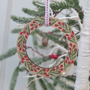 gisela-graham-wooden-rosehip-christmas-wreath-300x300 Home New