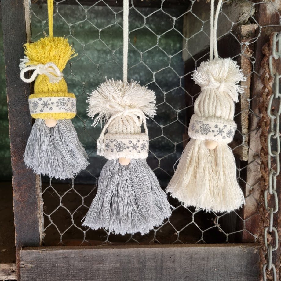 make-your-own-neutral-diy-scandi-christmas-string-gnomes-loo-roll Home New