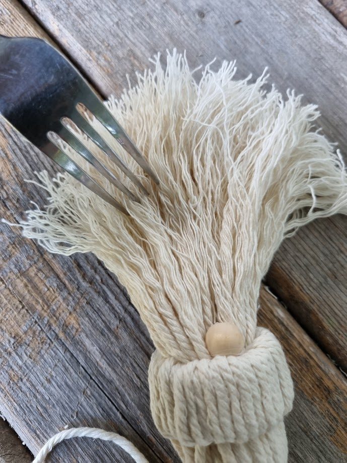 string-gnomes-diy-12 How to make your own neutral Nordic gnomes