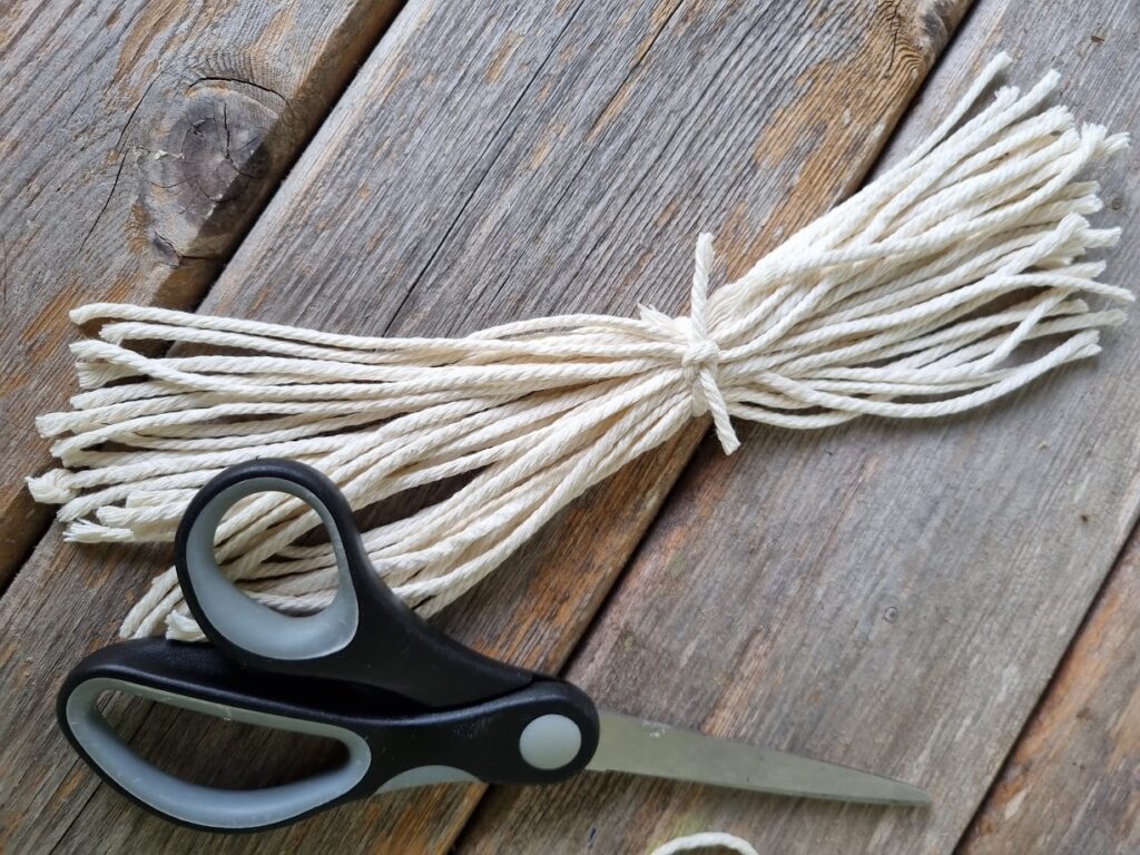 string-gnomes-diy-2-1024x768 How to make your own neutral Nordic gnomes