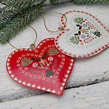 Set of two tin Alpine folk art Scandi hearts by Gisela Graham